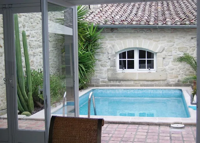 La Demeure Bed & Breakfast Aubais