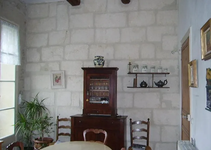 La Demeure Bed & Breakfast Aubais
